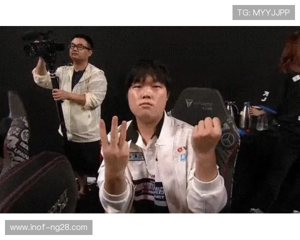 Bin上单统治赛场以无解操作再度证明自己是团队最可靠的胜利引擎